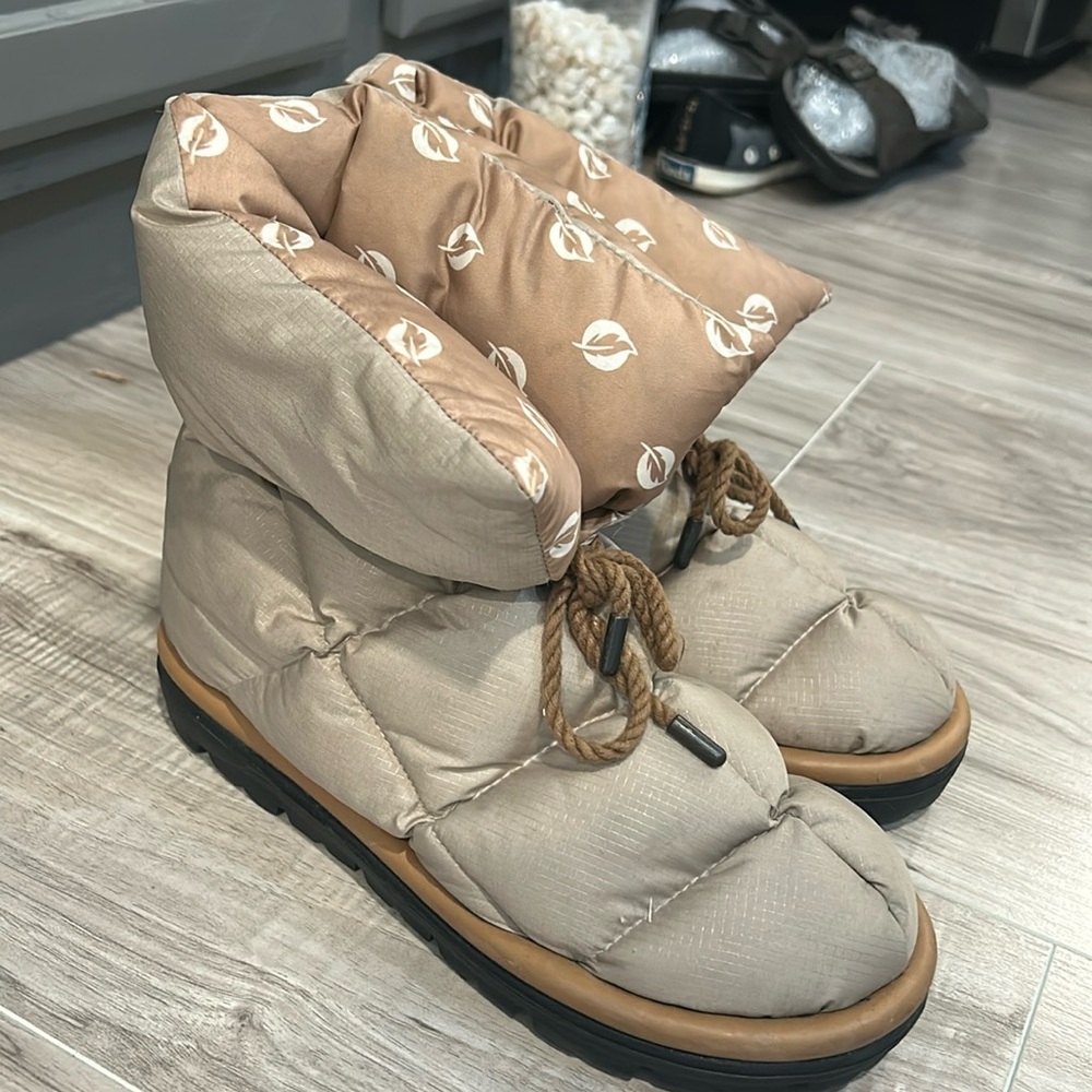 FLUFIE CLASSIC SAND BEIGE GOOSE DOWN  PILLOW BOOTS